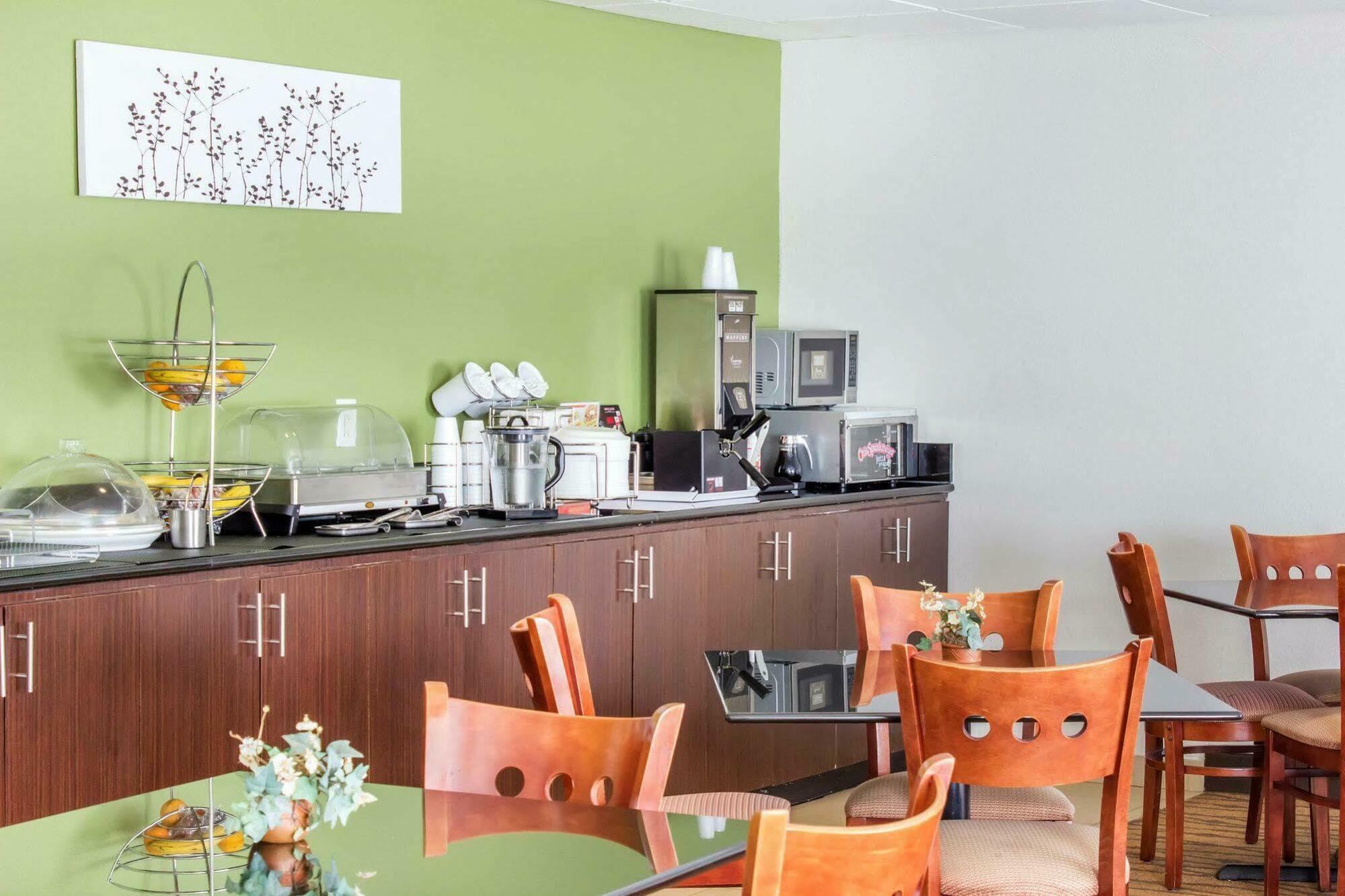 Hotel Sleep & Near Camp Lejeune 3*